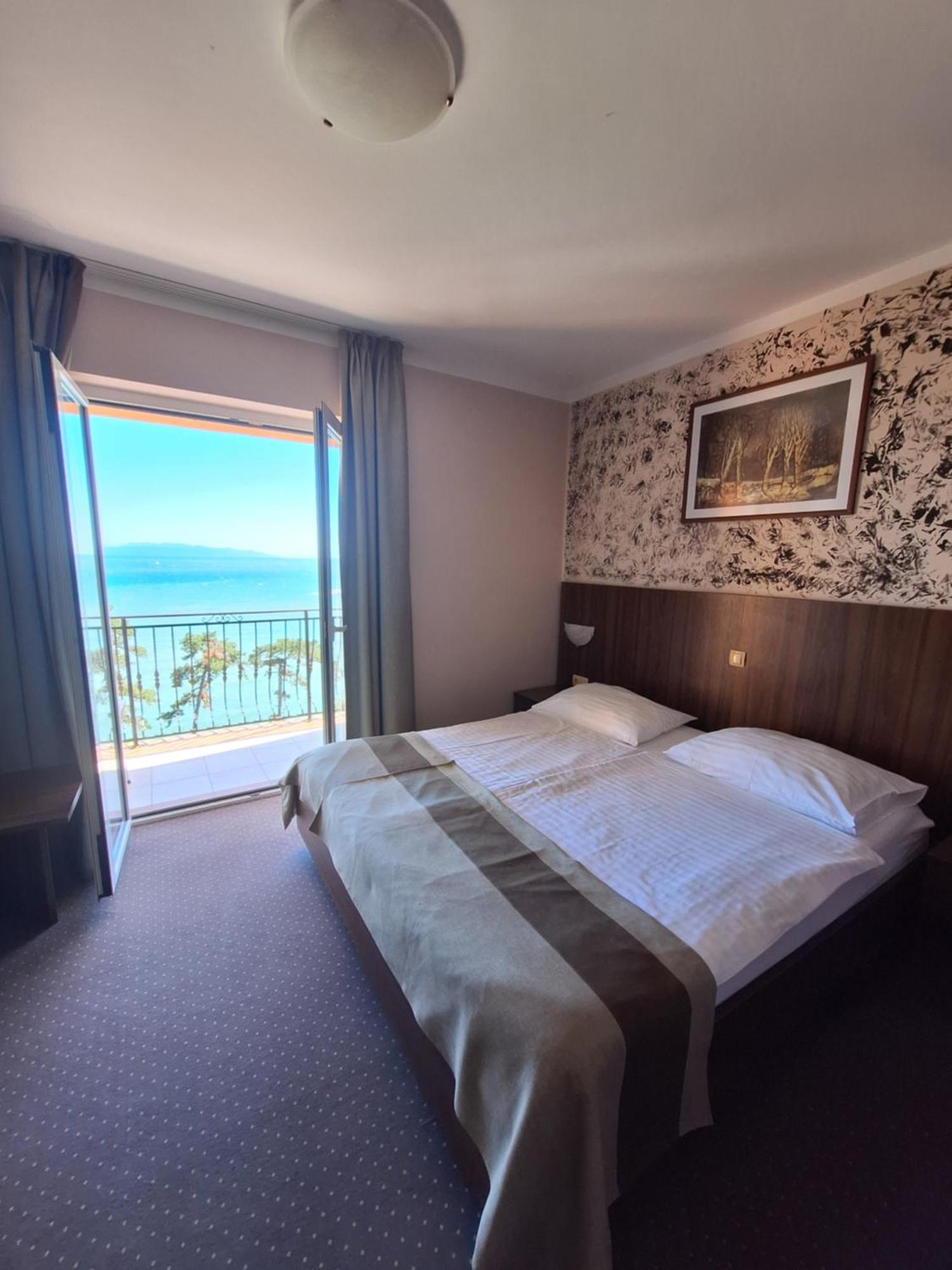 With Private Parking And Breakfast,seaview