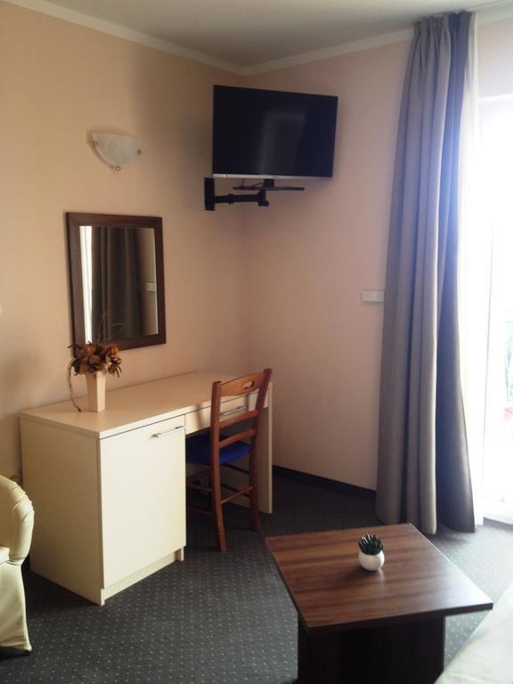With Private Parking And Breakfast,seaview Vila