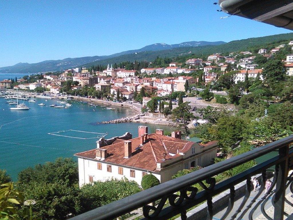With Private Parking And Breakfast,seaview Vila